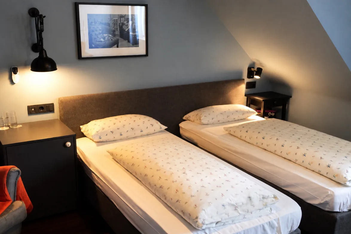Zweibettzimmer mit getrennten Einzelbetten